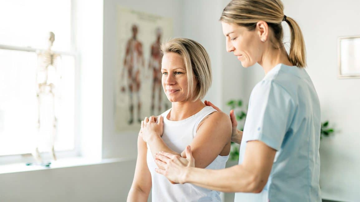 Female_Shoulder_Therapy